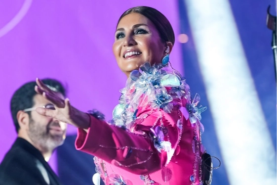 Sibel Can’dan yaza ışıltılı merhaba
