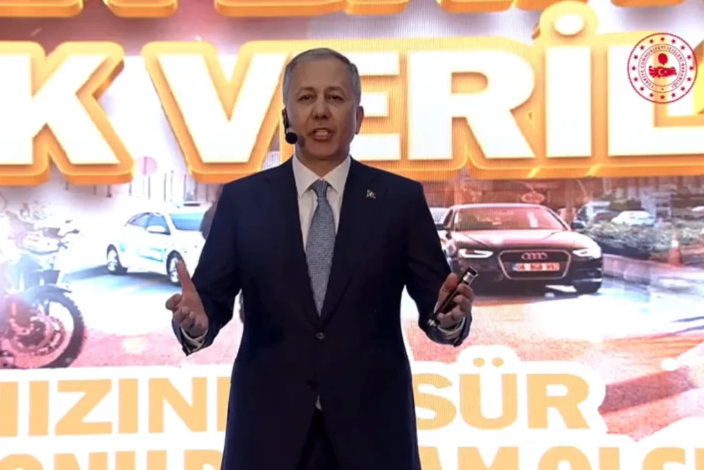 Bakan Yerlikaya: Yolda hayat kaybetmeyelim!