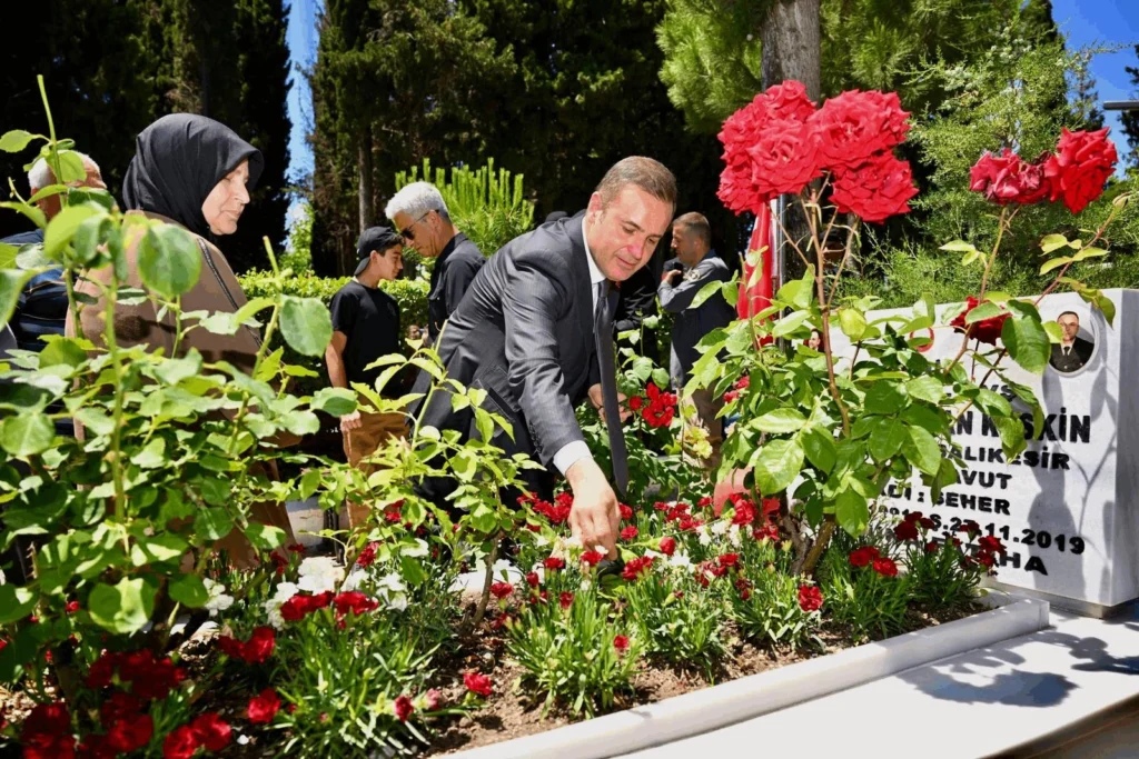 Balıkesir’de Başkan Ahmet Akın şehitleri unutmadı