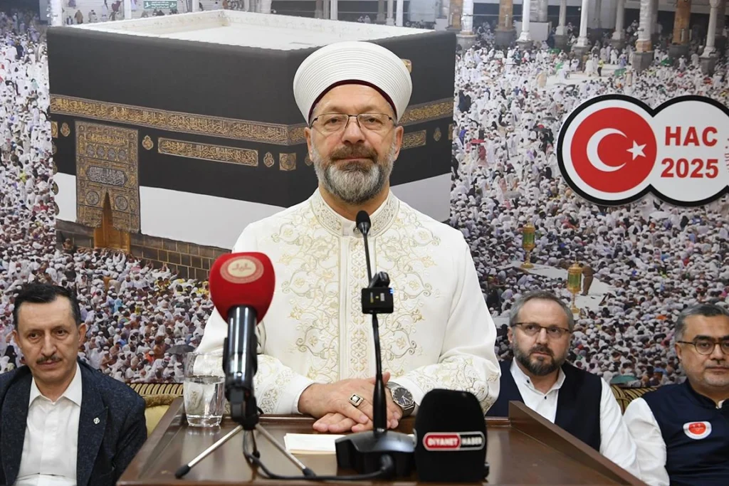 Diyanet’ten genç çiftlere Umre müjdesi… 500 Çiftin Umre bedelinin yarısı karşılanacak!