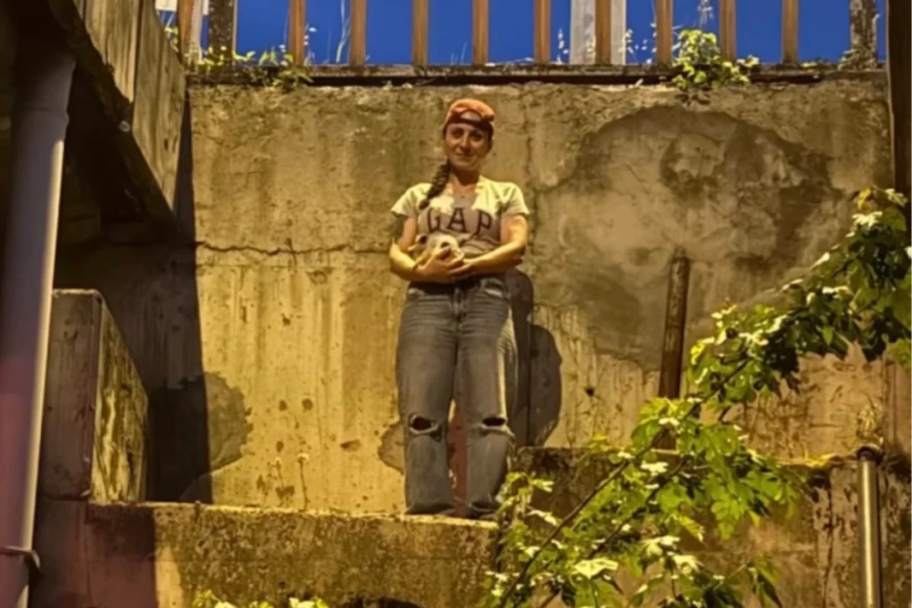 Düzce’de duyarlılık… Canını hiçe sayıp, mahsur kalan yavru kediyi kurtardı!