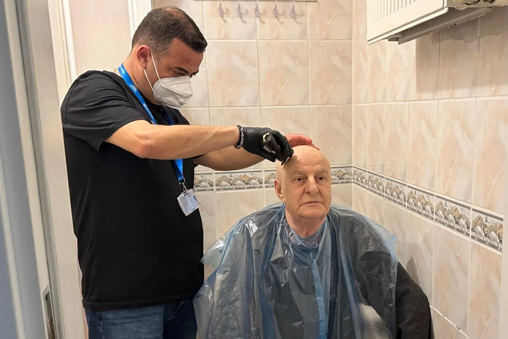 İstanbul Bakırköy’de bayramlık tıraş etti