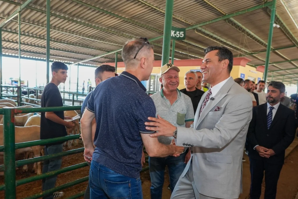 Manisa’da Başkan Zeyrek kurban pazarlığına aracı oldu
