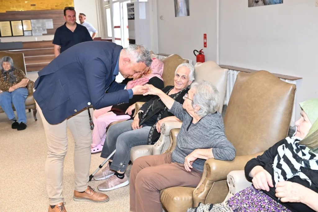 Manisa’dan huzurevlerine kurban bayramı ziyareti