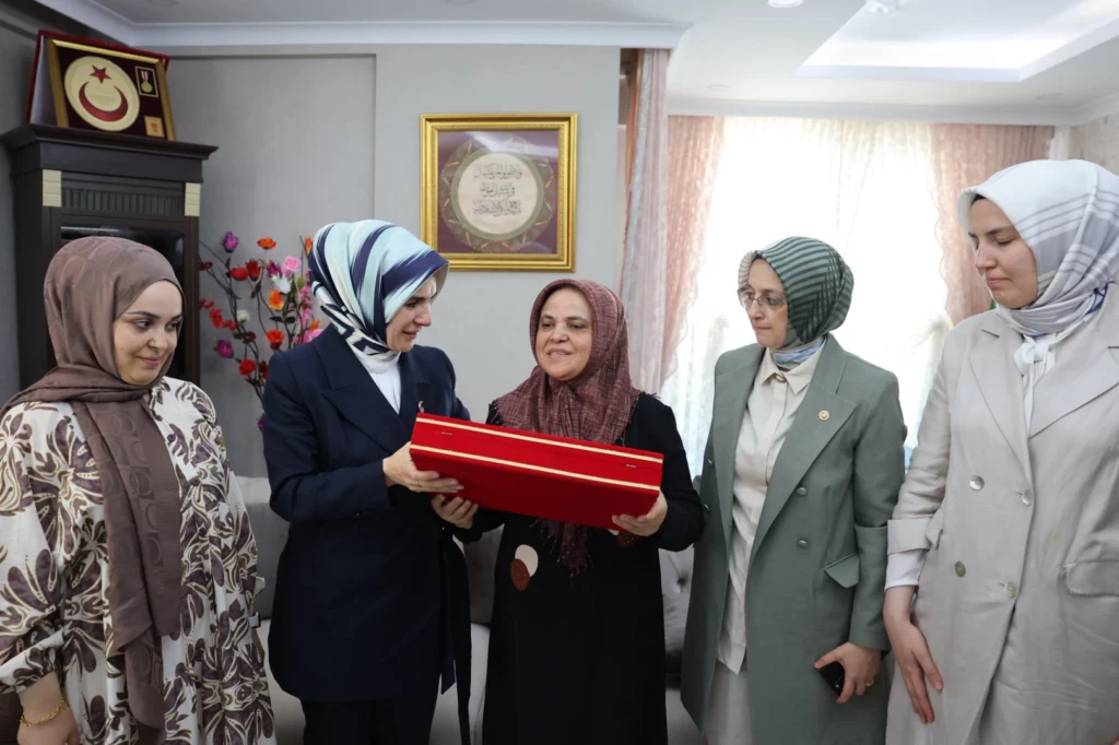 Bakan Göktaş’tan 15 Temmuz şehidi Ömer Takdemir’in ailesine ziyaret