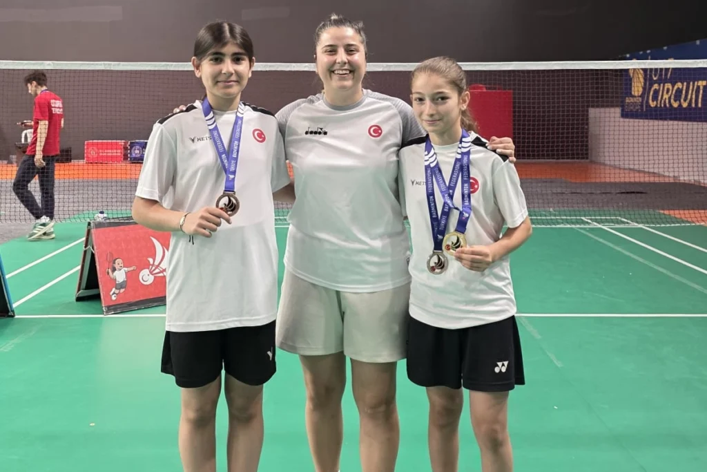 Bursa Büyükşehirli badmintonculardan 3 madalya