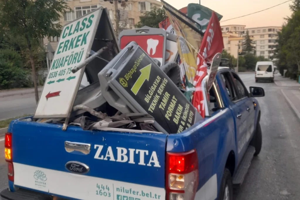 Bursa Nilüfer’de izinsiz afişlere geçit yok