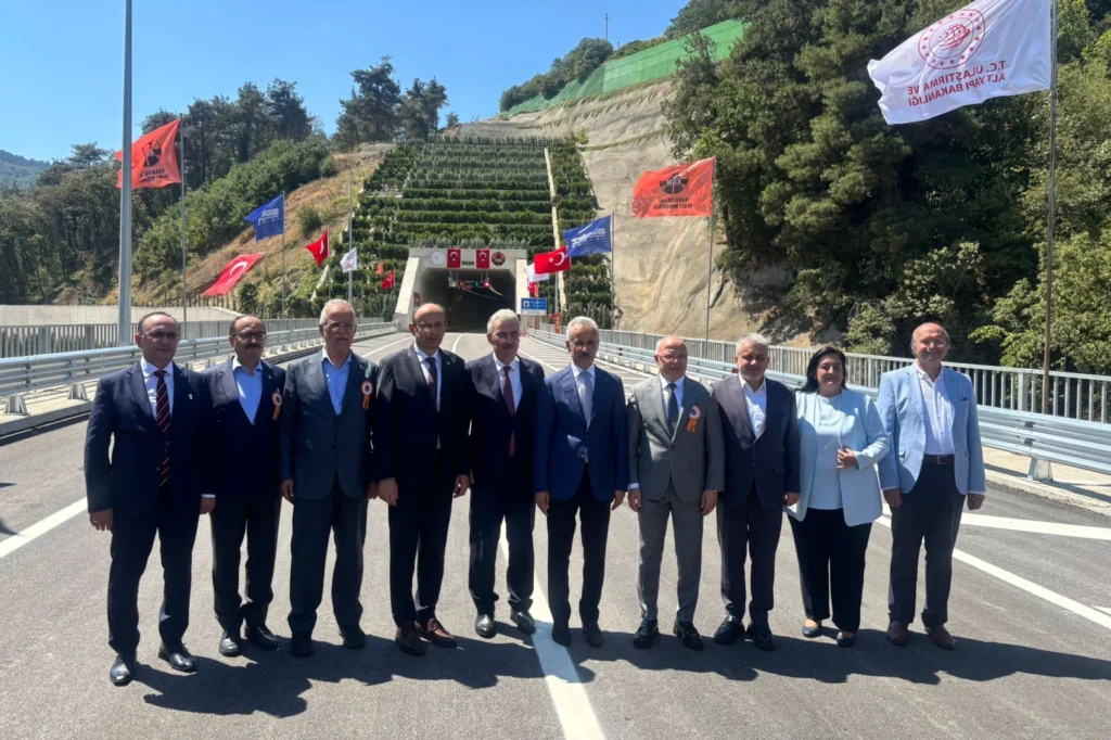 Bursa ulaşım ağı genişliyor… Doğancı Tüneli açıldı