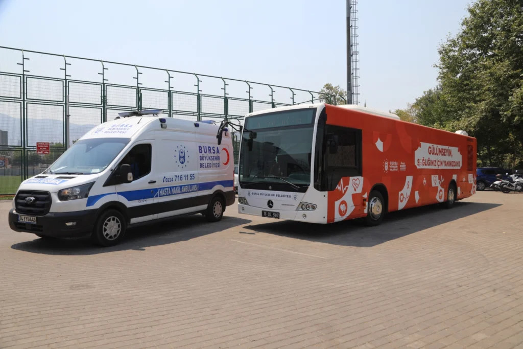 Bursa yangın bölgesindeki yaraları sarmaya başlıyor… Sağlık otobüsü Harmancık’ta