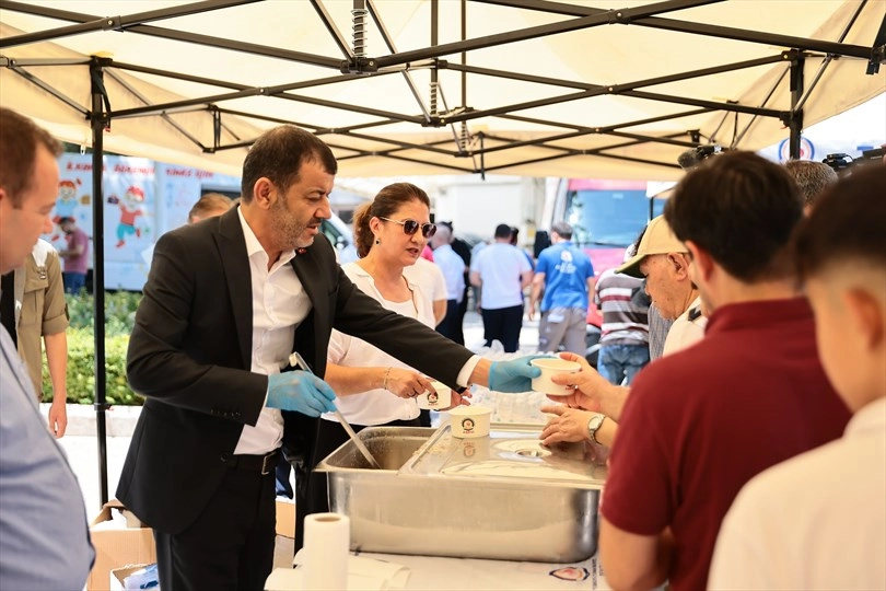 Denizli Büyükşehir’den vatandaşa aşure ikramı