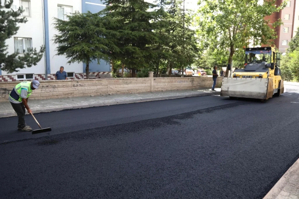 Kayseri Melikgazi’den ulaşımı rahatlatacak asfalt çalışması