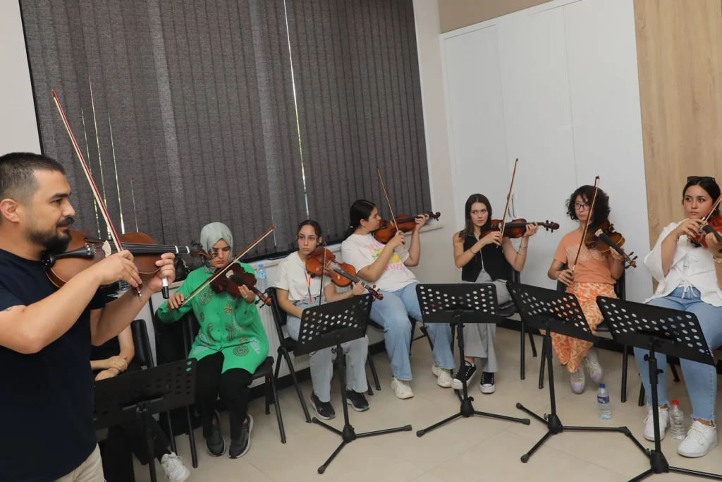 Konya’da Karataylı gençler yazı dolu dolu geçiriyor