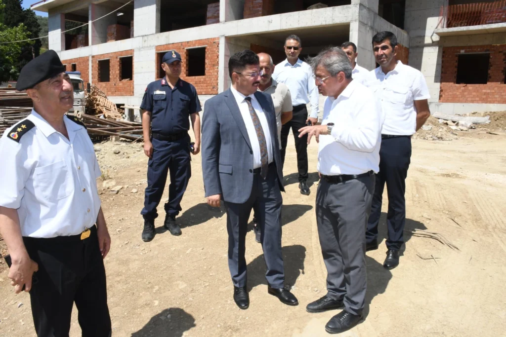 Mudanya’da 12 derslikli ortaokul inşaatına Kaymakam Terzi’den inceleme