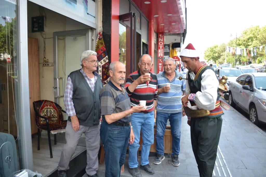 Nevşehir Belediyesi’nden limonata ikramı