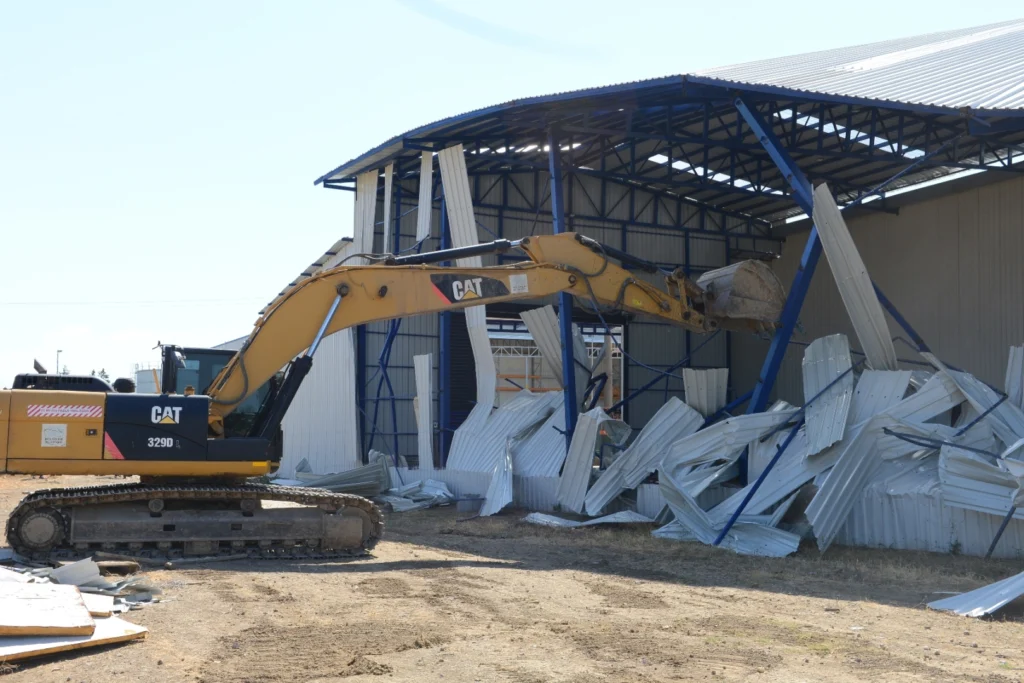 Bursa Nilüfer’de Akçalar’da 2 kaçak yapı yıkıldı