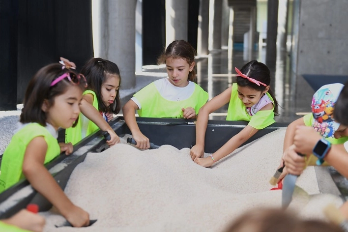 Minik arkeologlar Bursa’nın tarihi mekanlarını gezdi
