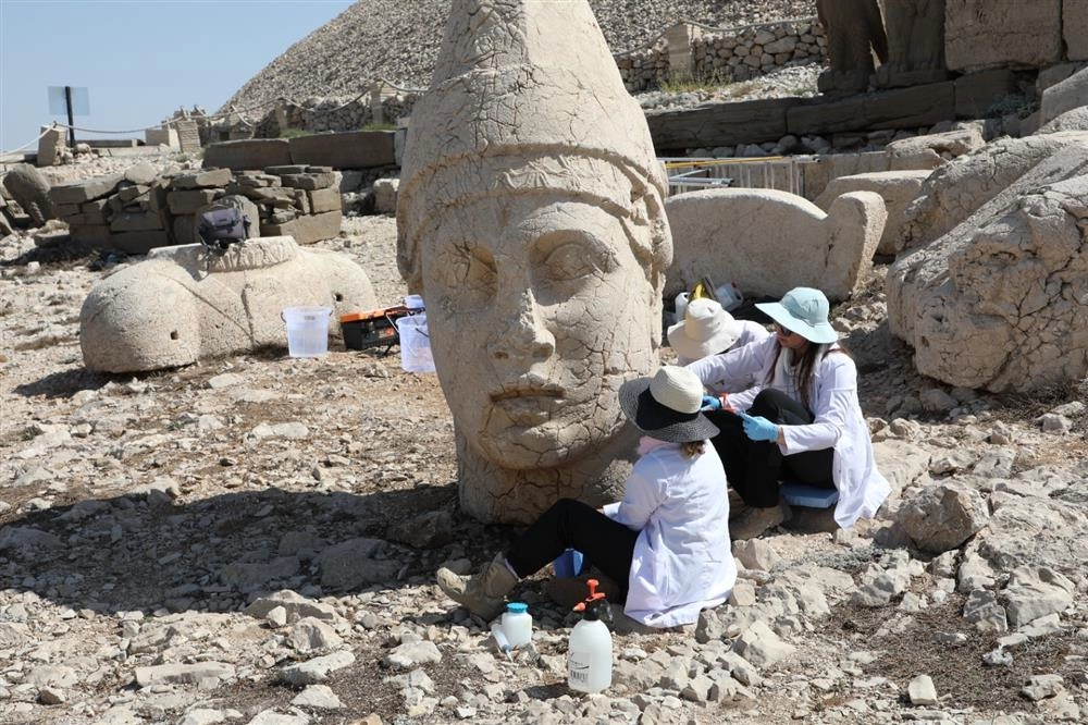Nemrut’un dev heykellerine ‘nano’ dokunuş