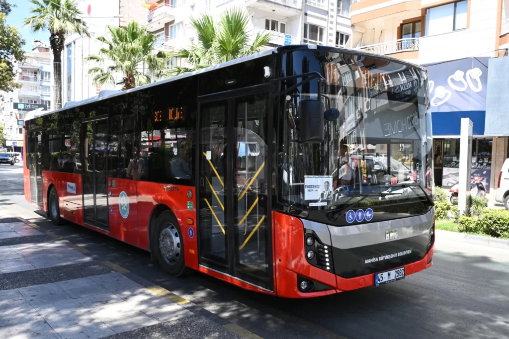 Manisa Büyükşehir’den öğrencilere yeni otobüs ayarı