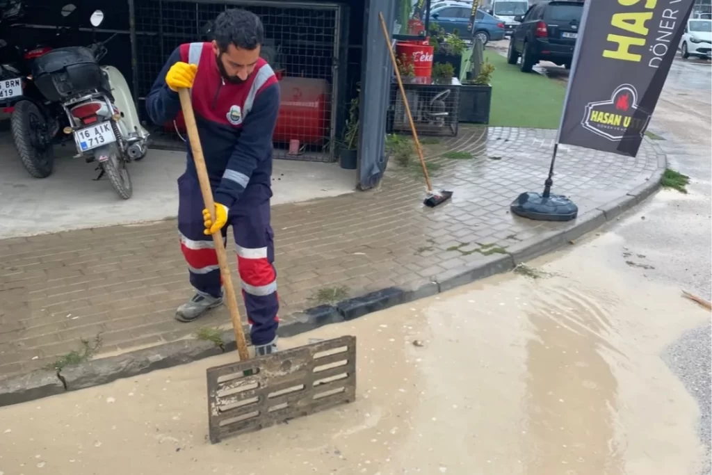 Bursa İnegöl’den rögar temizliklerine destek