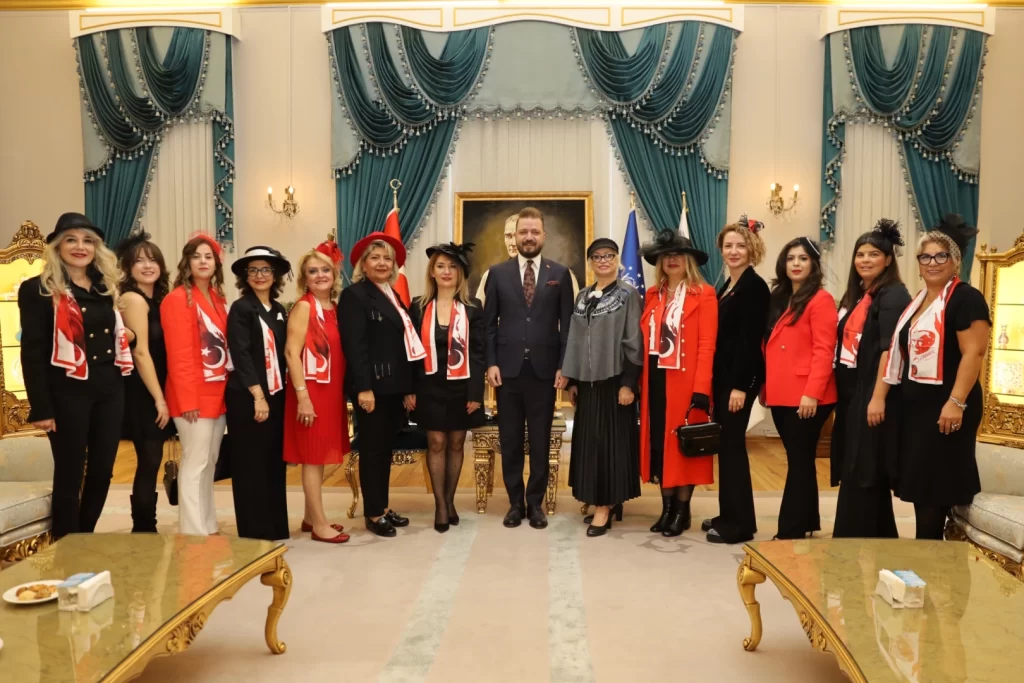 Bursa’da ‘şapka devrimi’nin 100. yılı kutlandı