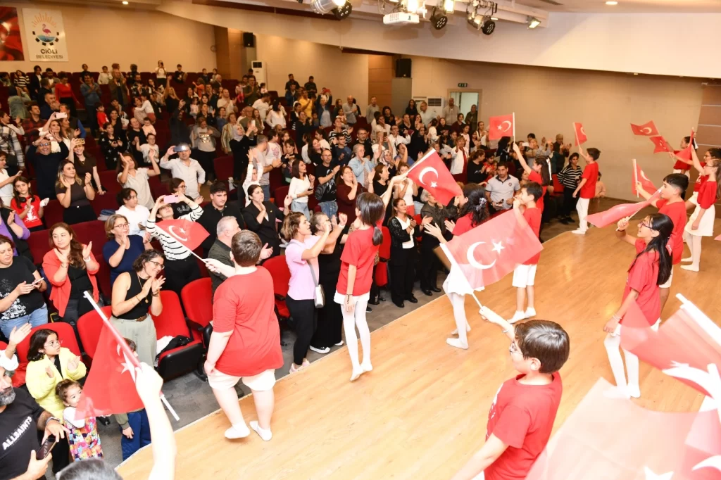 Çiğli’de “O’nun Sayesinde” duygu dolu anlar yaşattı