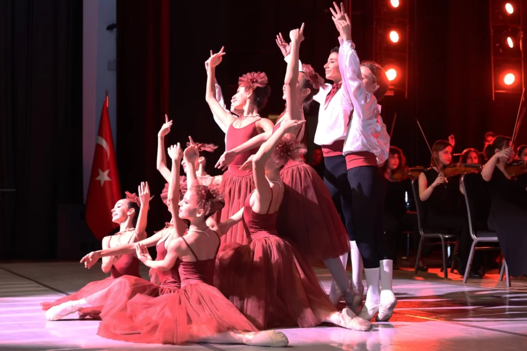 Dokuz Eylül’den 102. yıla yakışan şölen