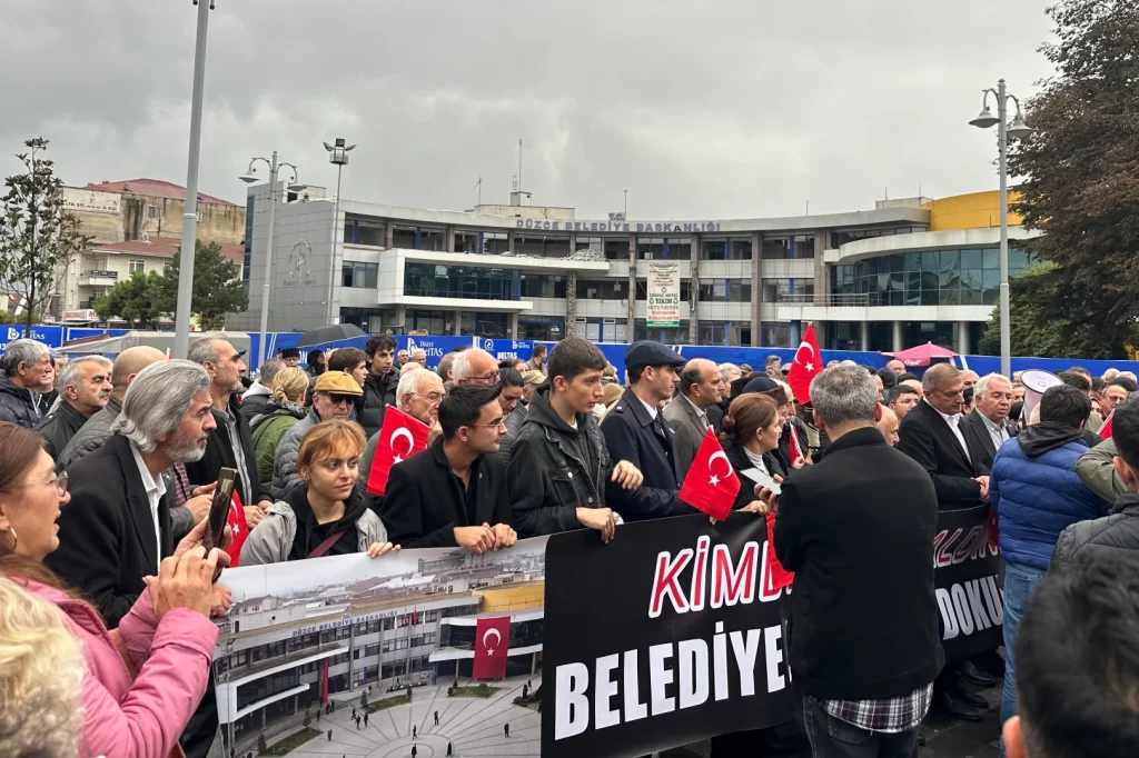 Düzce’de belediye binasının yıkımına tepki!