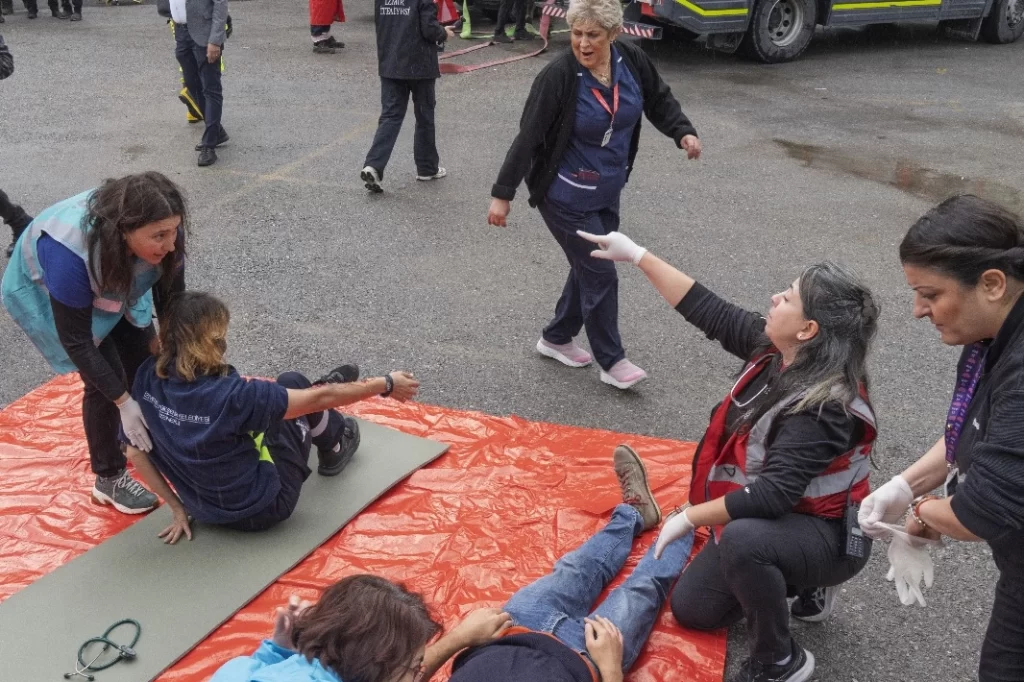 İzmir Büyükşehir’den afete hazırlık tatbikatı