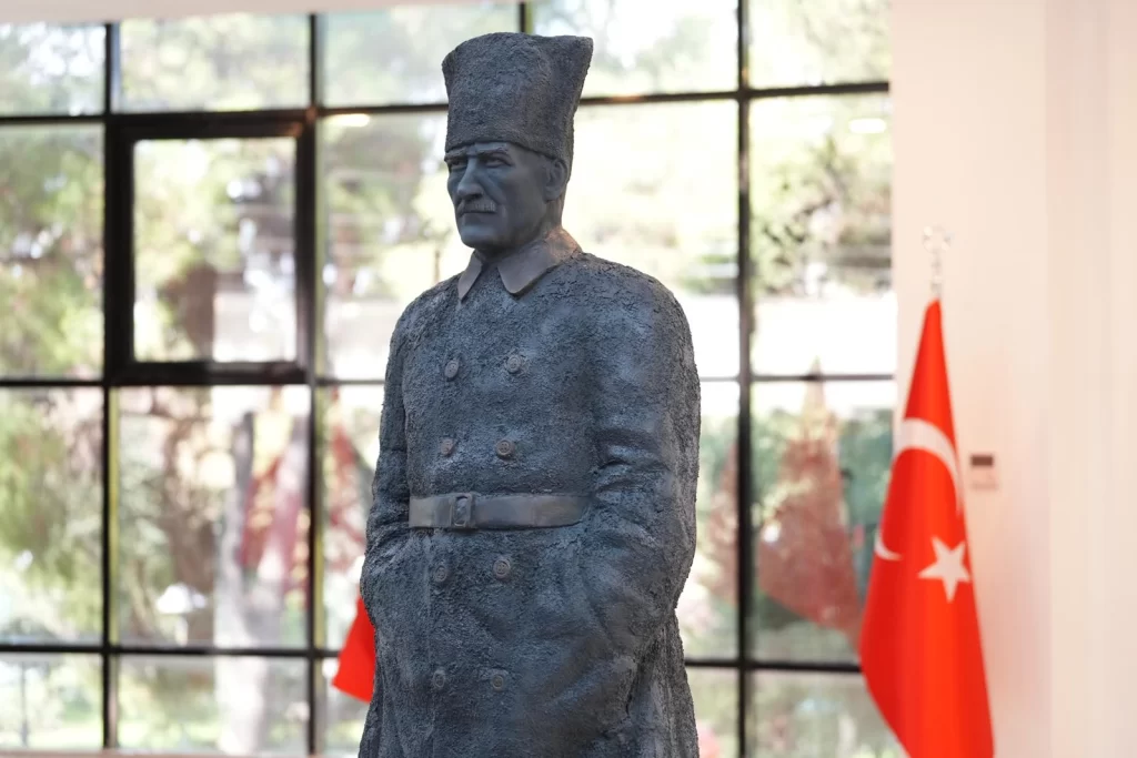 Manisa’da ‘Atatürk Heykelleri Sergisi’ açıldı