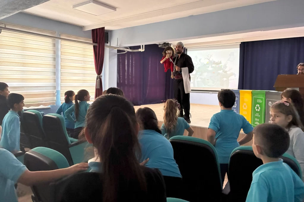 Sakarya’da “Akça” tiyatrosuyla minikler çevre bilinci kazandı