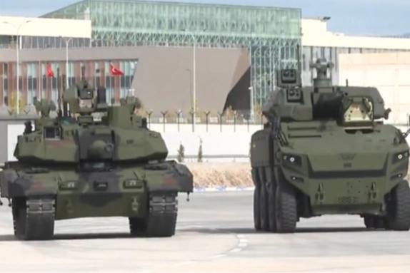 Türkiye’nin milli gururu sahnede… Cumhurbaşkanı Erdoğan: Altay ve Altuğ üretimi başlıyor