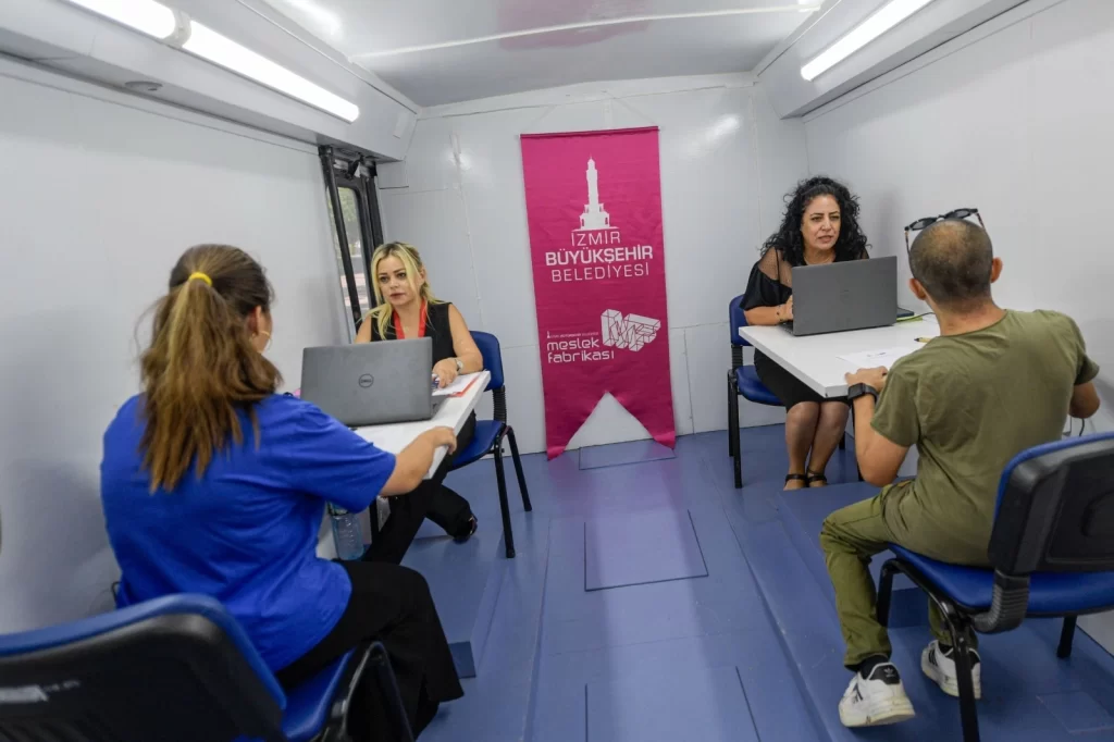 İzmir’de ‘Meslek Fabrikası’ ile iş buluyorlar